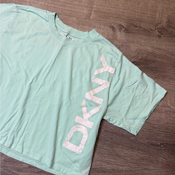 •DKNY SPORT• CROPPED TEE - Picture 2 of 4